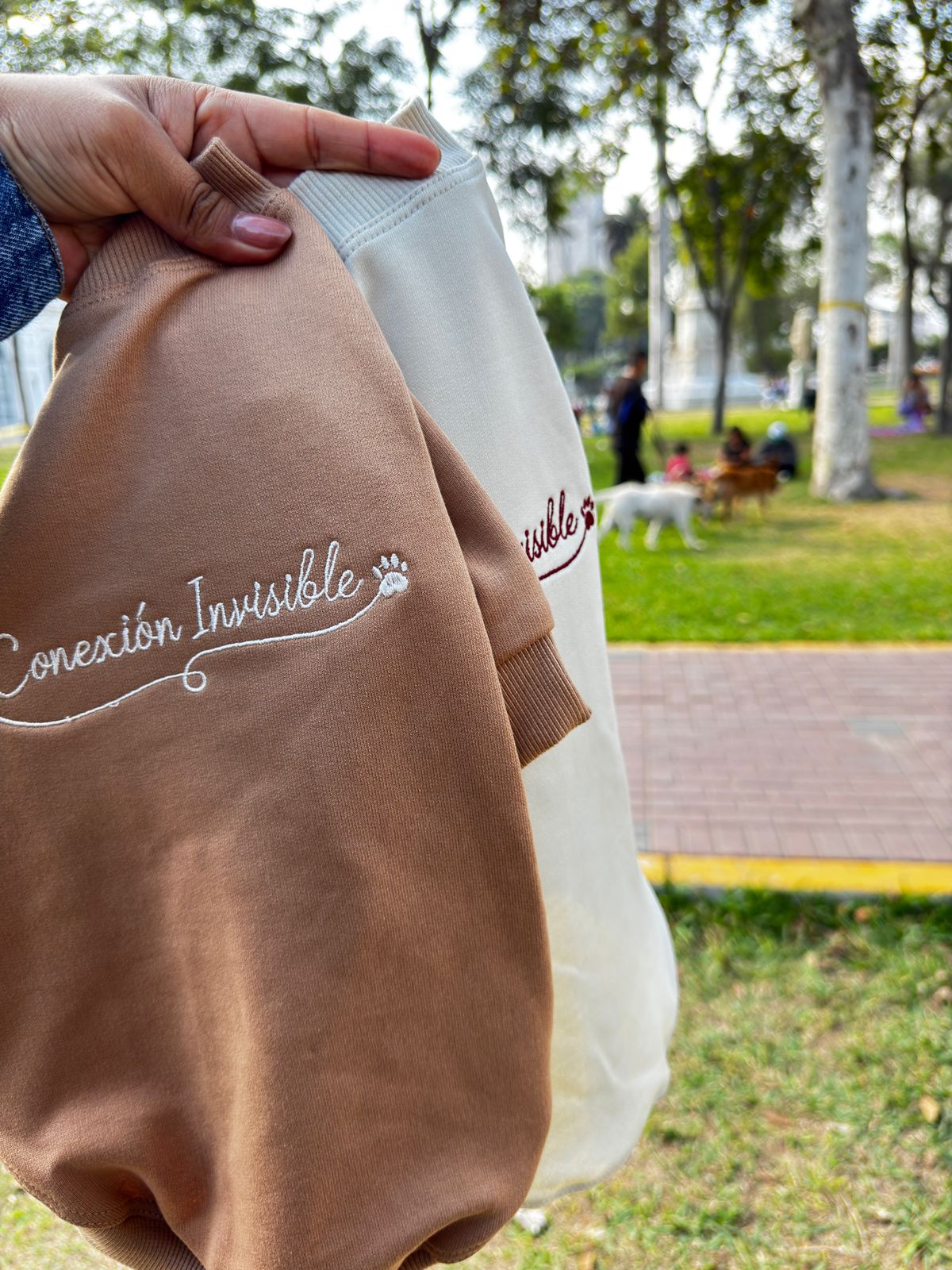 POLERA DOGMOM - CONEXION INVISIBLE - MOCHA
